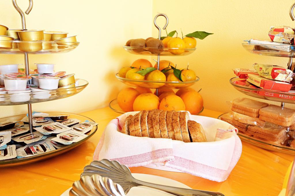 Kosmos Bed & Breakfast 3*