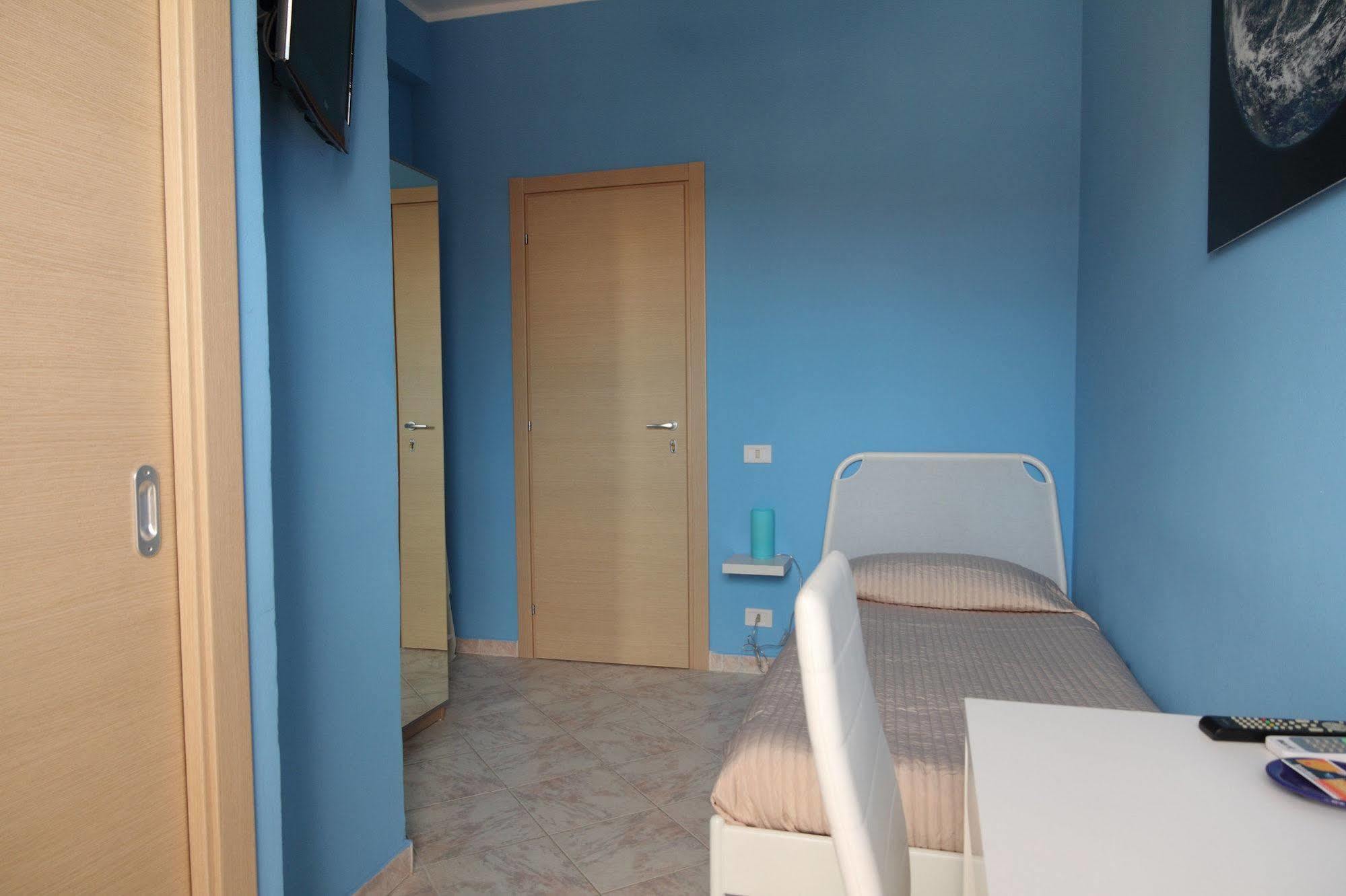 Kosmos Bed & Breakfast 3*
